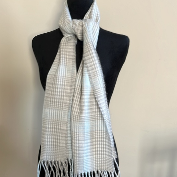 Scarf - Picture 3 of 6